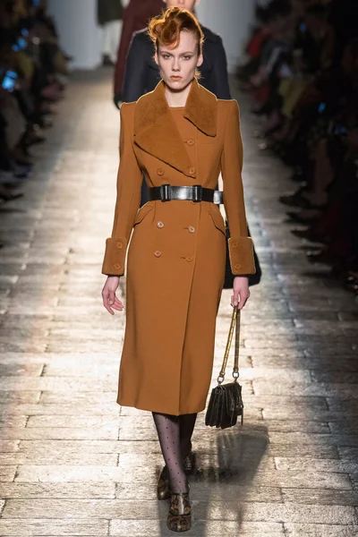Look 13